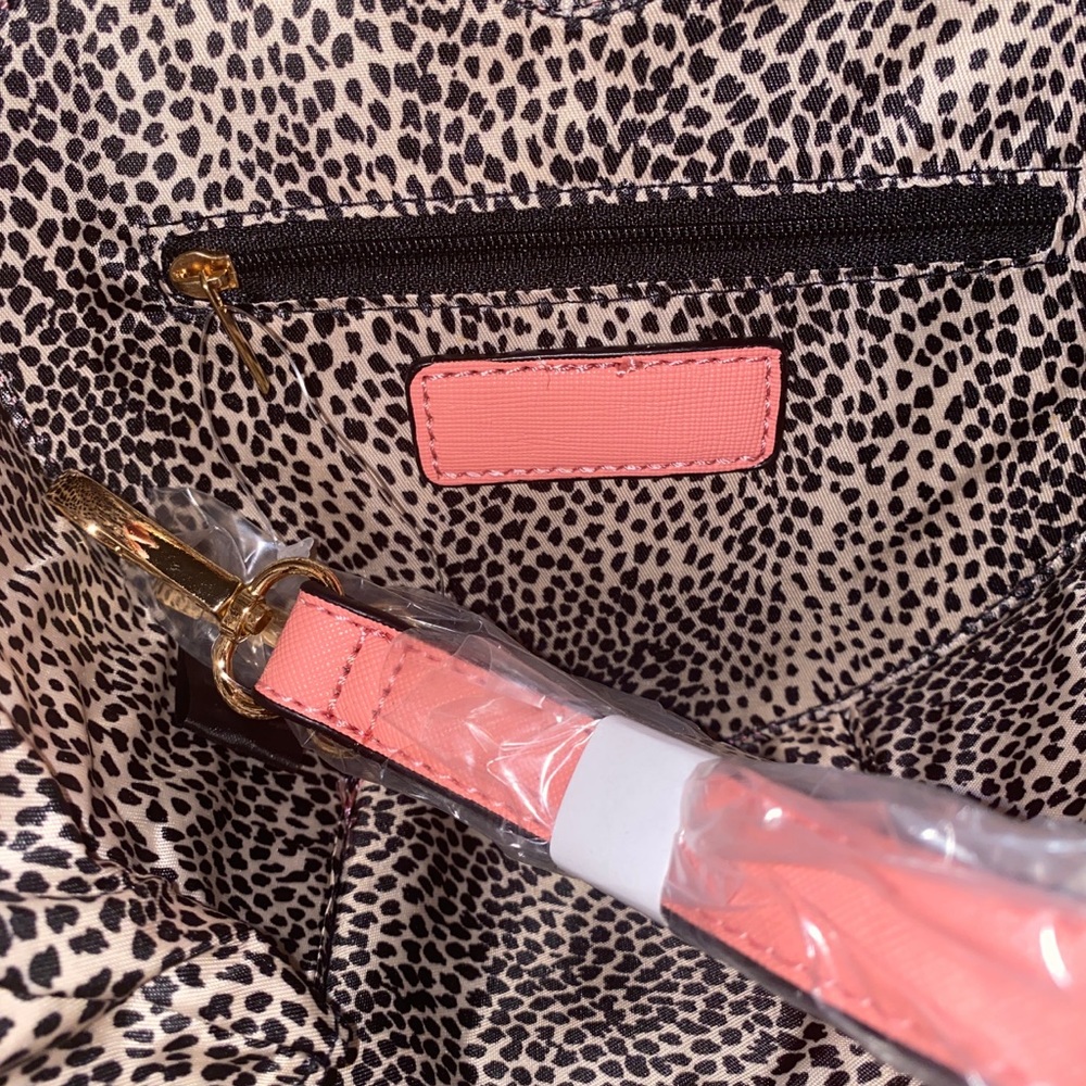 🔥🔥New Heart Bag w Shoulder Strap- Peach - Picture 2 of 6